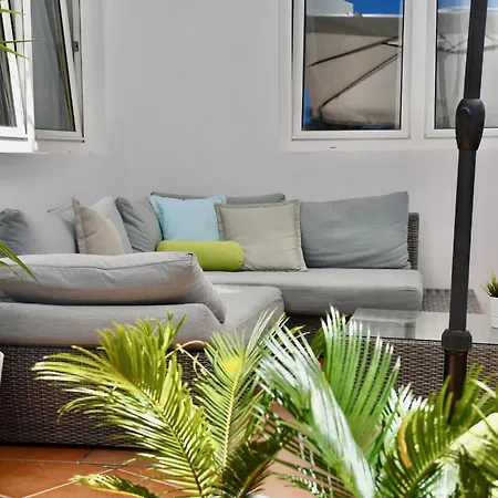 Aquamarine - Gemstone Getaway ואלה דה לובו