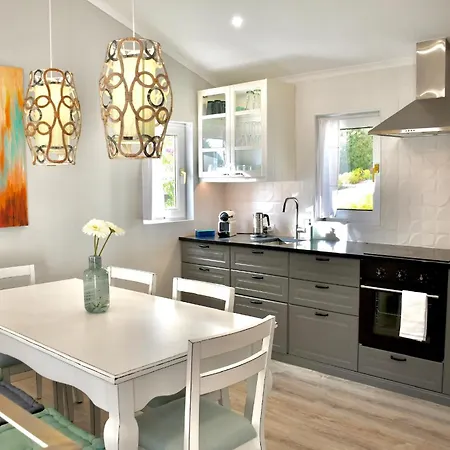 Aquamarine - Gemstone Getaway * ואלה דה לובו