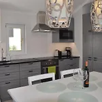 Aquamarine - Gemstone Getaway Apartamento